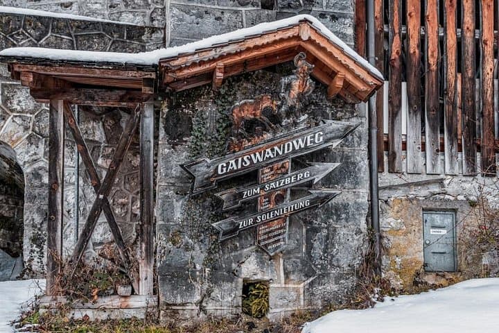 Ancient Treasures in Hallstatt: Exploration Game and Tour