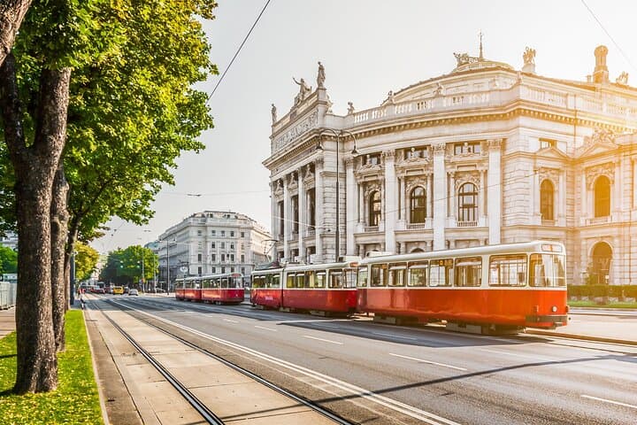 Private Transfer from Vienna to Prague