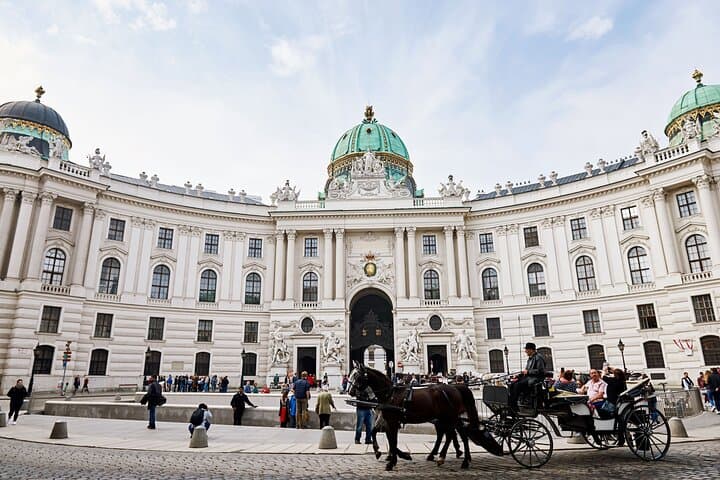 Private Transfer from Vienna to Prague