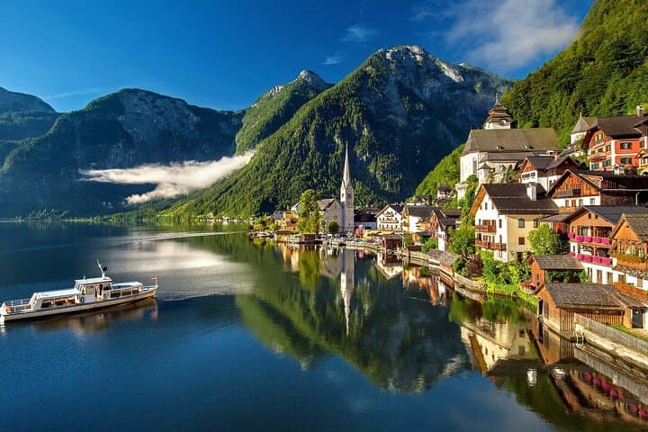 Guided Day Trip to Hallstatt with a local from Vienna