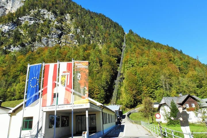 Hallstatt and Salt Mines Small-Group Tour from Salzburg