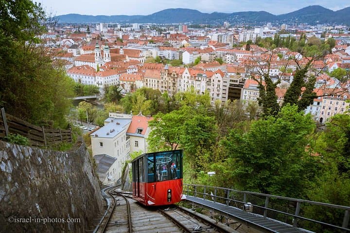 Charming Graz & Spirits Tasting: Private Relaxed Tour from Vienna
