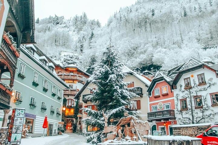 Private Christmas Market Tour to Hallstatt & Salzburg from Vienna