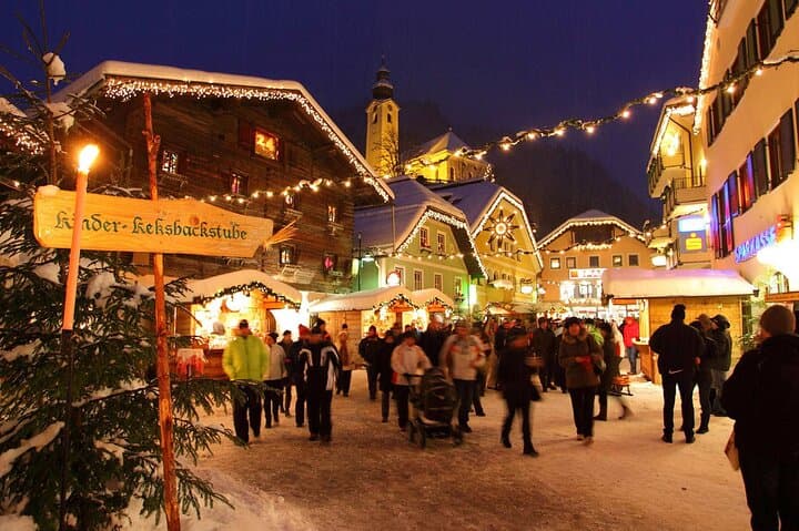 Private Christmas Market Tour to Hallstatt & Salzburg from Vienna