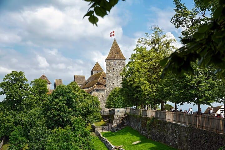 Private Transfer From Salzburg to Zurich With a 2 Hour Stop