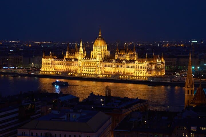 Budapest from Vienna: Small-Group Day Trip with Hotel Transfers