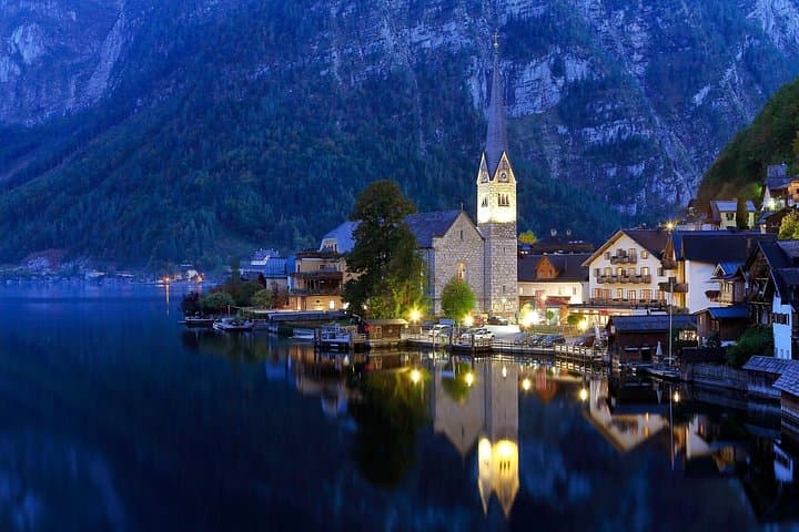 Private Walking Tour in Hallstatt Christmas Heritage
