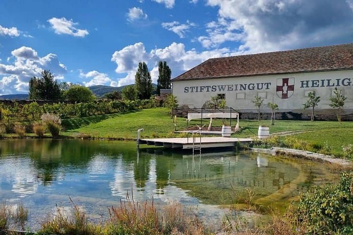 https://media-cdn.tripadvisor.com/media/attractions-splice-spp-720x480/09/a4/22/65.jpg