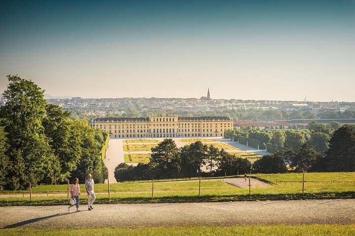 Admission Schönbrunn Palace & Wine Tasting