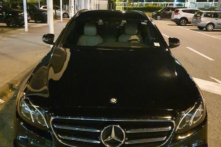 Vienna Airport (VIE) to Downtown - Round-Trip Private Transfer
