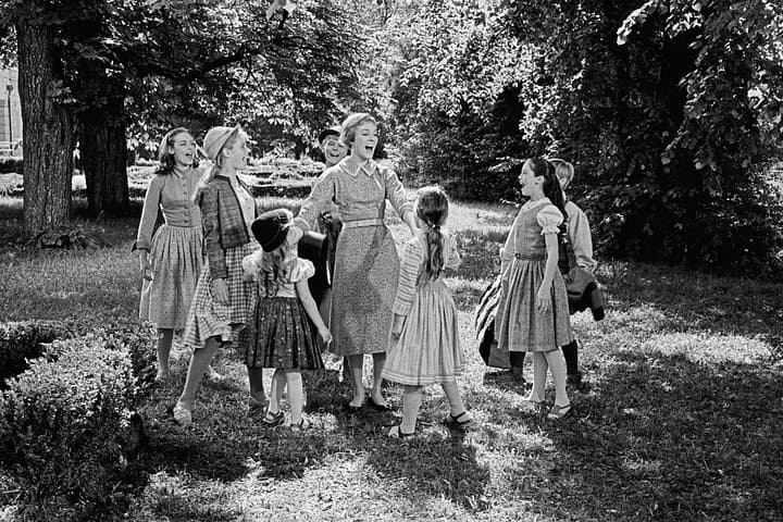 Julie Andrew & the children / copyright Erich Lessing