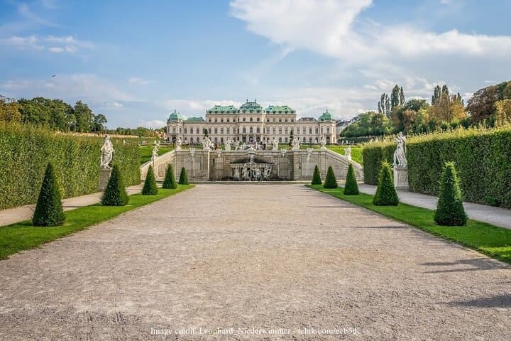 Vienna 2.5-hour Tour with Belvedere Palace & Gardens