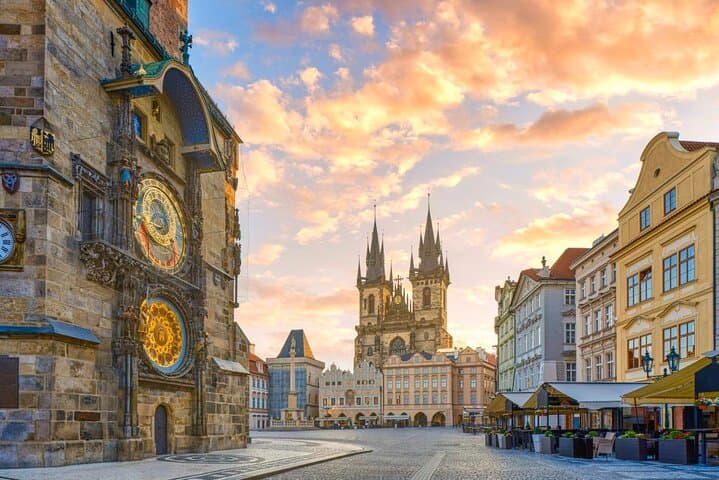 2-Day Prague Tour from Vienna with private Transfers and Lunches
