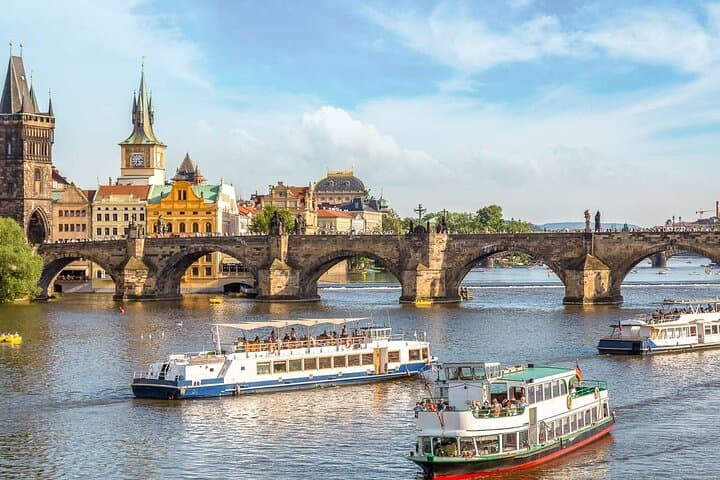 Vienna to Prague Round Trip: Private 2-Day Tour with lunches