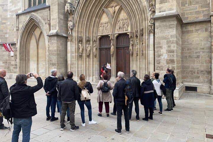Epoch hikers a staged city tour in Vienna