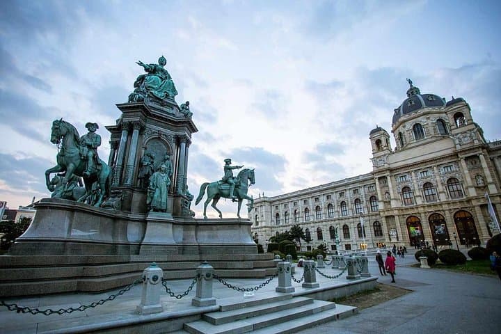 Private transfer from Vienna to Zagreb