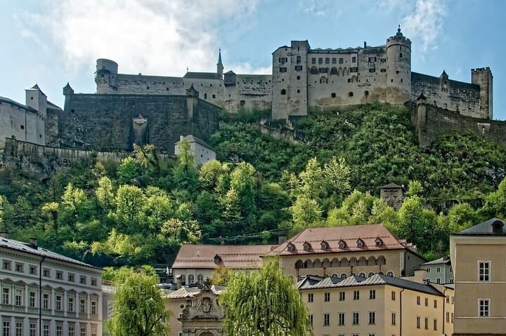 Private Day Trip from Vienna to Hallstatt, Wolfgangsee & Salzburg