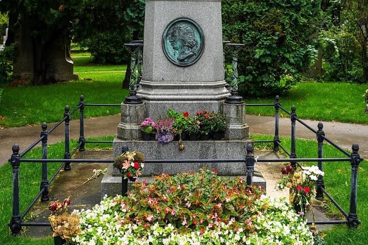 Explore Vienna's Central Cemetery: Private 2.5-hour Guided Tour