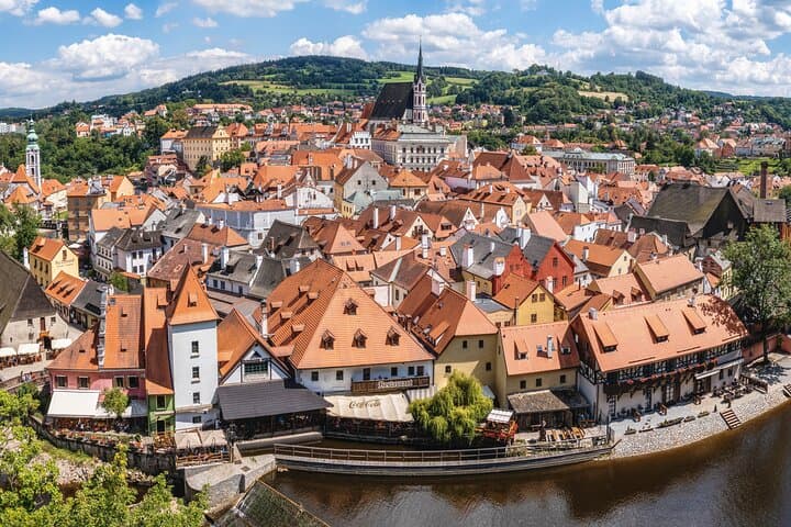 Private Transfer from Vienna to Prague with Stop in Cesky Krumlov