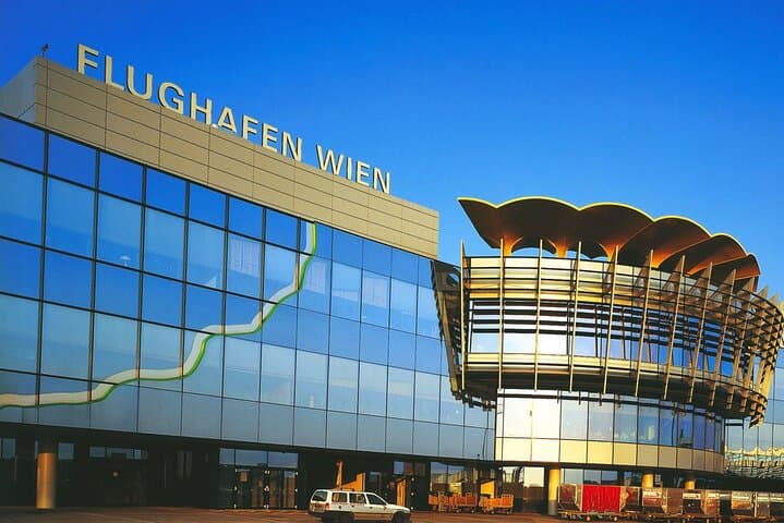 Schwechat Airport Private Transfer to Vienna City