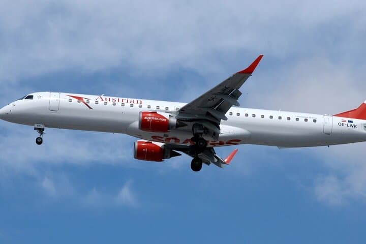 Vienna City One Way Private Transfer to Vienna Airport Schwechat
