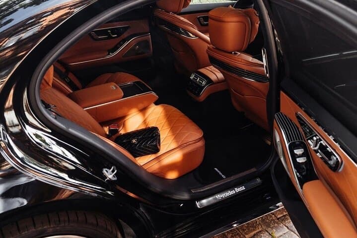 Vienna City One Way Private Transfer to Vienna Airport Schwechat