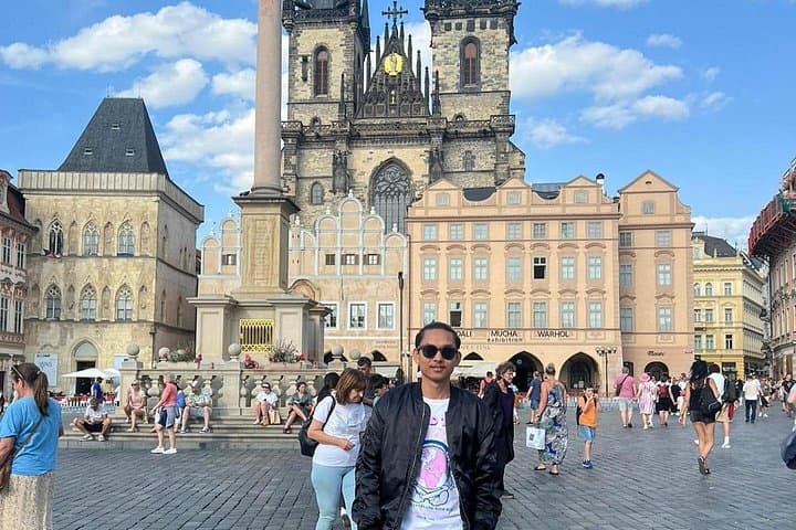 2 Day Tour From Vienna to Bratislava, Prague with private guides