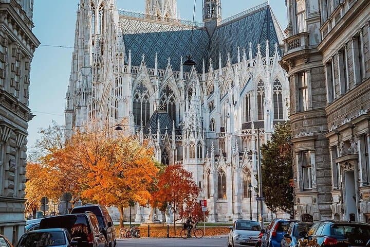 Privately Guided City Center Walking Tour of Vienna