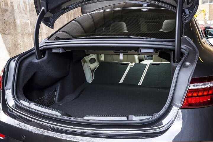 Arrival Private Transfer Vienna Airport VIE to Vienna by Sedan