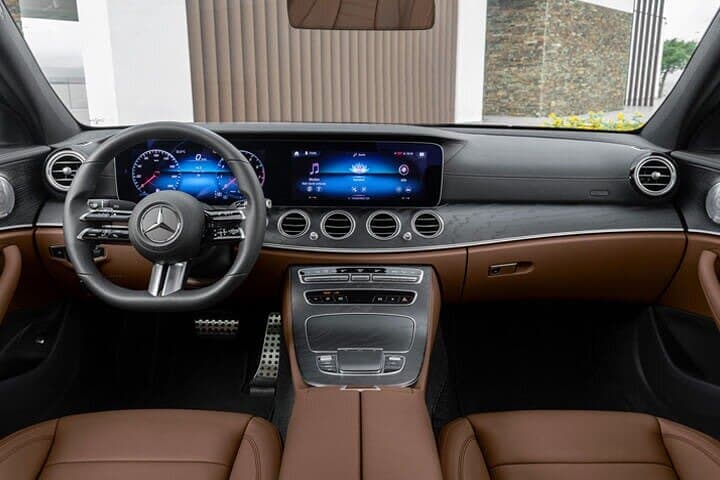 Arrival Private Transfer Vienna Airport VIE to Vienna by Sedan