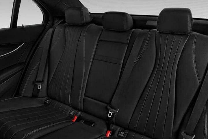Arrival Private Transfer Vienna Airport VIE to Vienna by Sedan