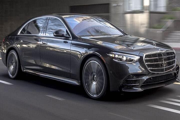 Arrival by Luxury Sedan from Vienna Airport VIE to Vienna City