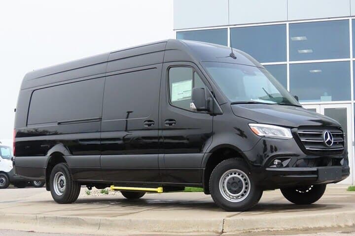 Arrival by Private Minibus from Vienna Airport VIE to Vienna City