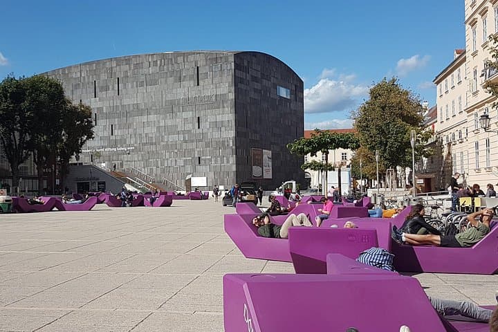 Exploring contemporary art: Private tour of museums with Tickets