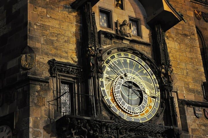 Private Scenic Transfer from Salzburg to Prague with 4h of Sightseeing