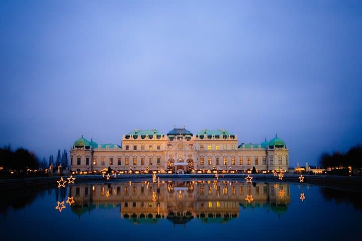 Private Vienna to Budapest Transfer and Sightseeing Stop