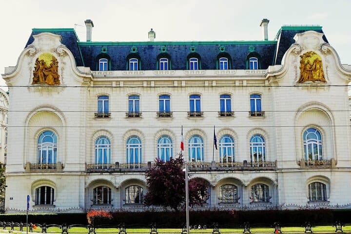 French Embassy at Schwarzenbergplatz