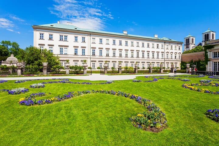 Private Tour: Famous Filming Locations & Palaces from Salzburg