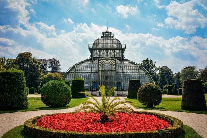 Vienna: Skip-the-Line Schönbrunn Palace & Gardens Tour