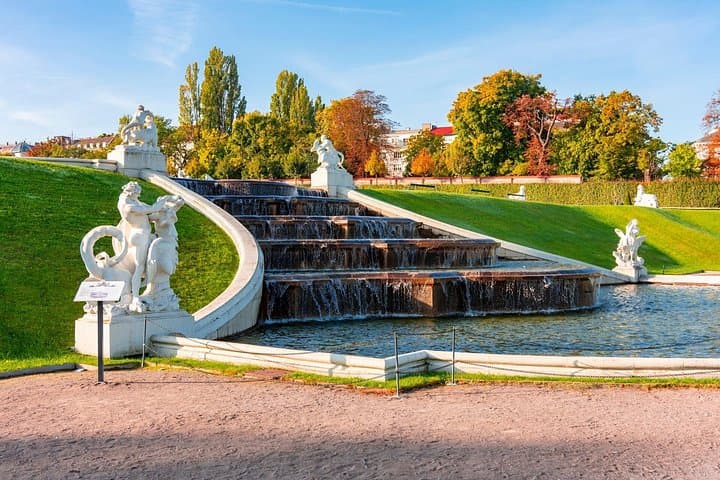 Skip-the-line Upper Belvedere Tickets and Guided Tour Vienna