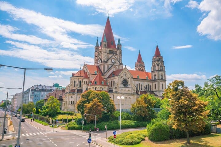 Explore the Instaworthy Spots of Vienna with a Local