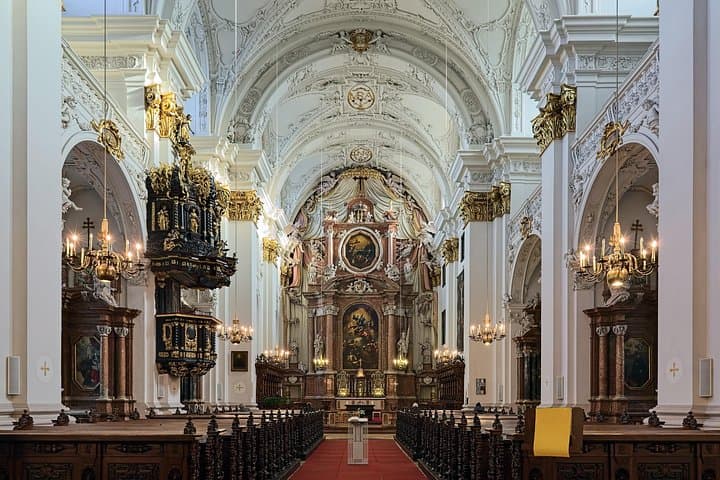 Linz: Churches & Old Town Private Guided Tour