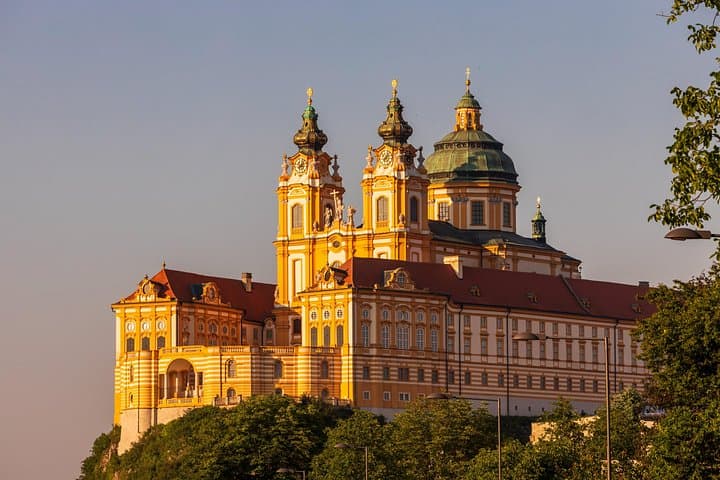 Vienna: Danube Valley Tour with Melk, Dürnstein with wine tasting and boat.