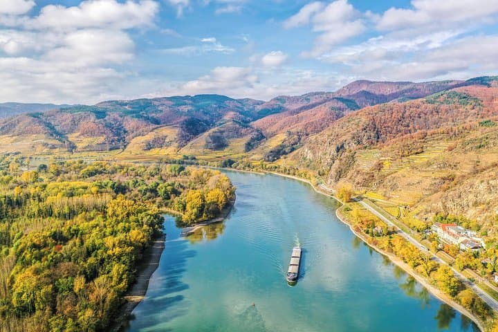 Vienna: Danube Valley Tour with Melk, Dürnstein with wine tasting and boat.