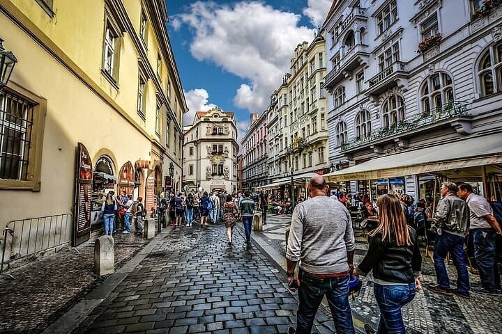 Private day trip from Vienna to Prague and back, in English