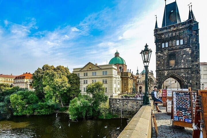 Private day trip from Vienna to Prague and back, in English