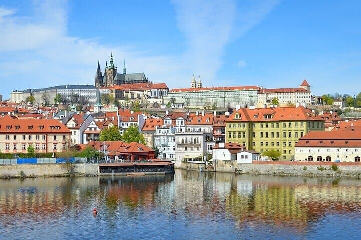 Private day trip from Vienna to Prague and back, in English