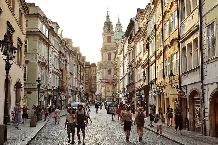 Private day trip from Vienna to Prague and back, in English