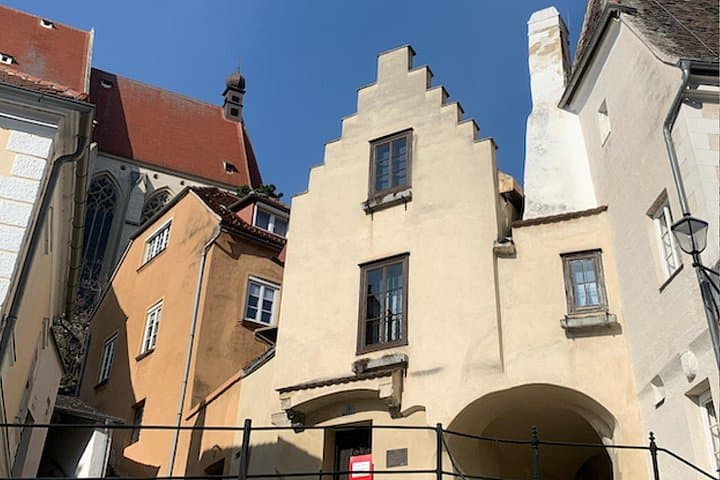 Krems Self-Guided City Walking Tour & Scavenger Hunt