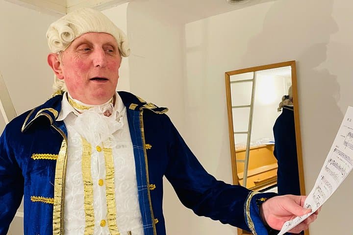 Singing Mozart with Mozart Costume in Vienna